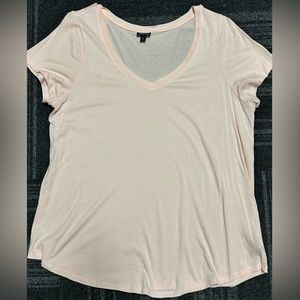 Women’s sz. 2x Torrid T-Shirt. Light peach in color.
